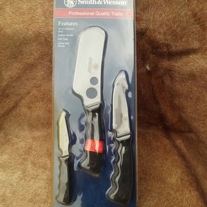 NIP Smith & Wesson 3 pc knife set